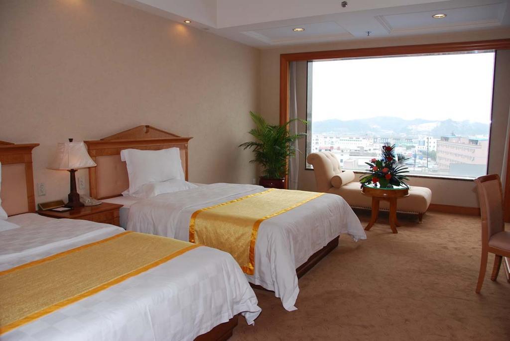 Dongguan Oyc Crown Prince Hotel Room photo
