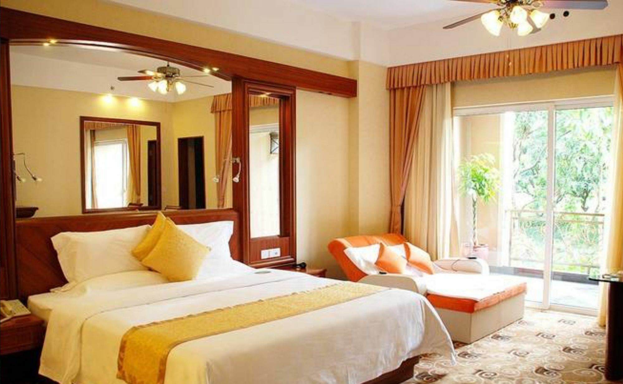 Dongguan Oyc Crown Prince Hotel Exterior photo