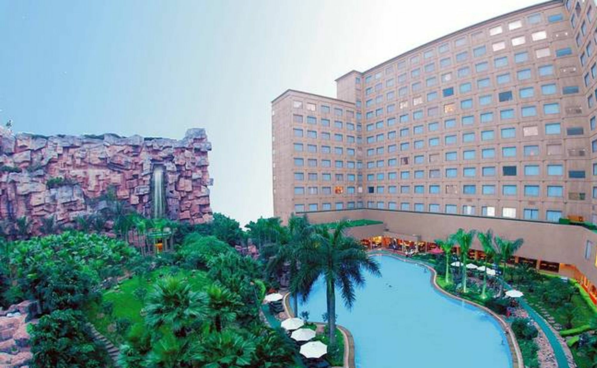 Dongguan Oyc Crown Prince Hotel Exterior photo